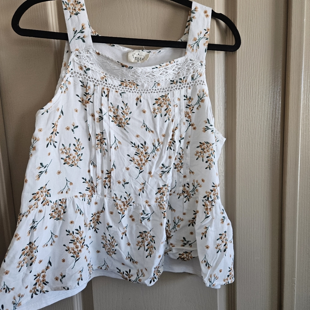 Ember sleeveless flowered blouse